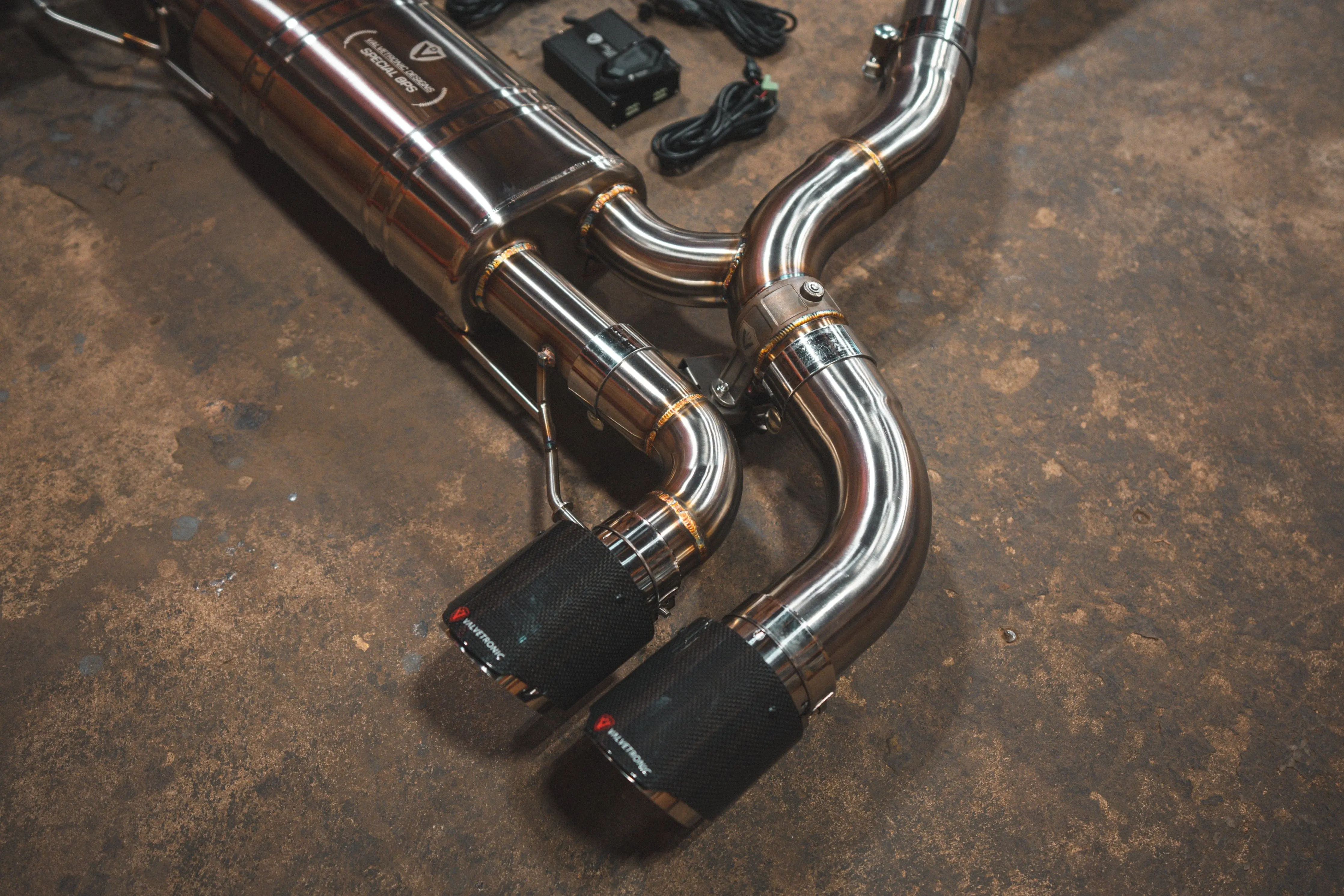 BMW F90 M5 Valved Sport Exhaust System - Anodized Gold / (4) Burnt (3.5 outlet) №14